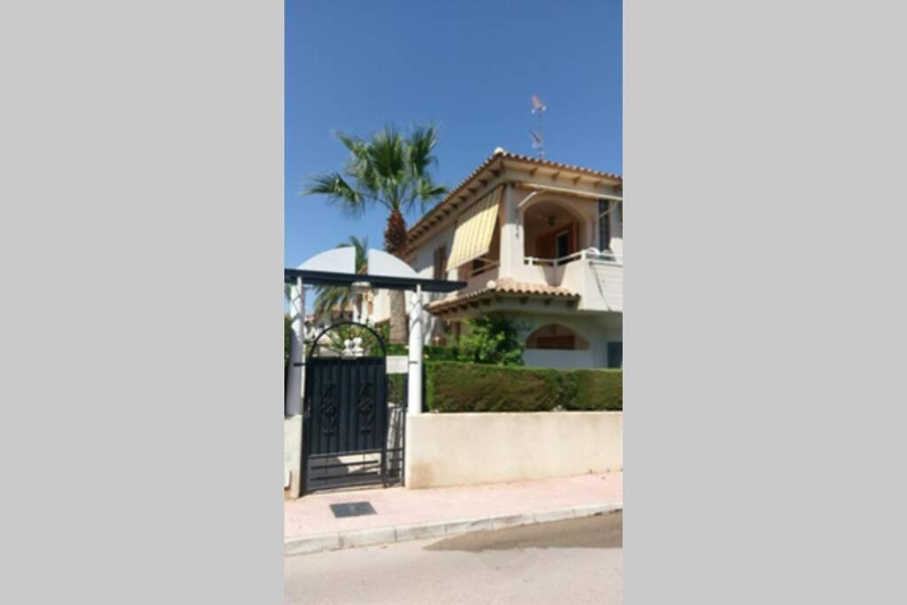 La Casa De La Palmera Apartman Torrevieja Kültér fotó